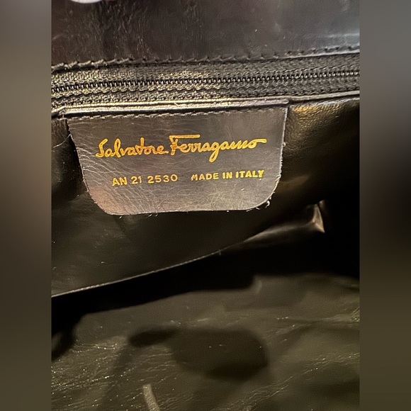 NWOT Vintage Salvatore Ferragamo Vara Ribbon Tote in Smooth Leather - Picture 13 of 16